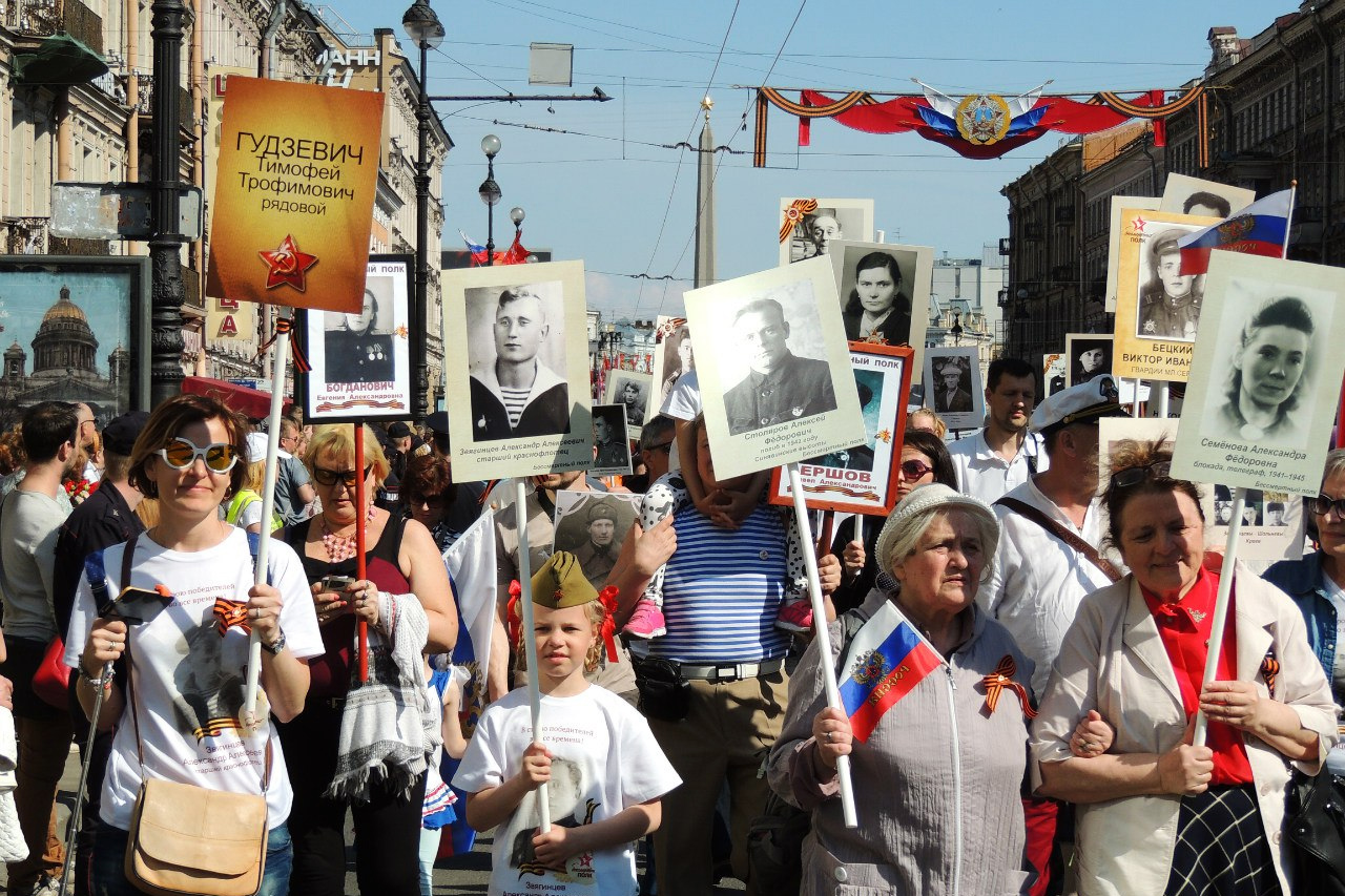 Санкт-Петербург празднует день Победы