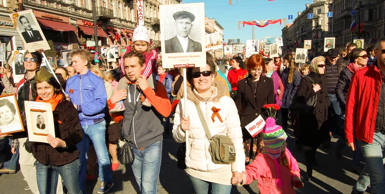 Шествие 9 мая на Невском проспекте